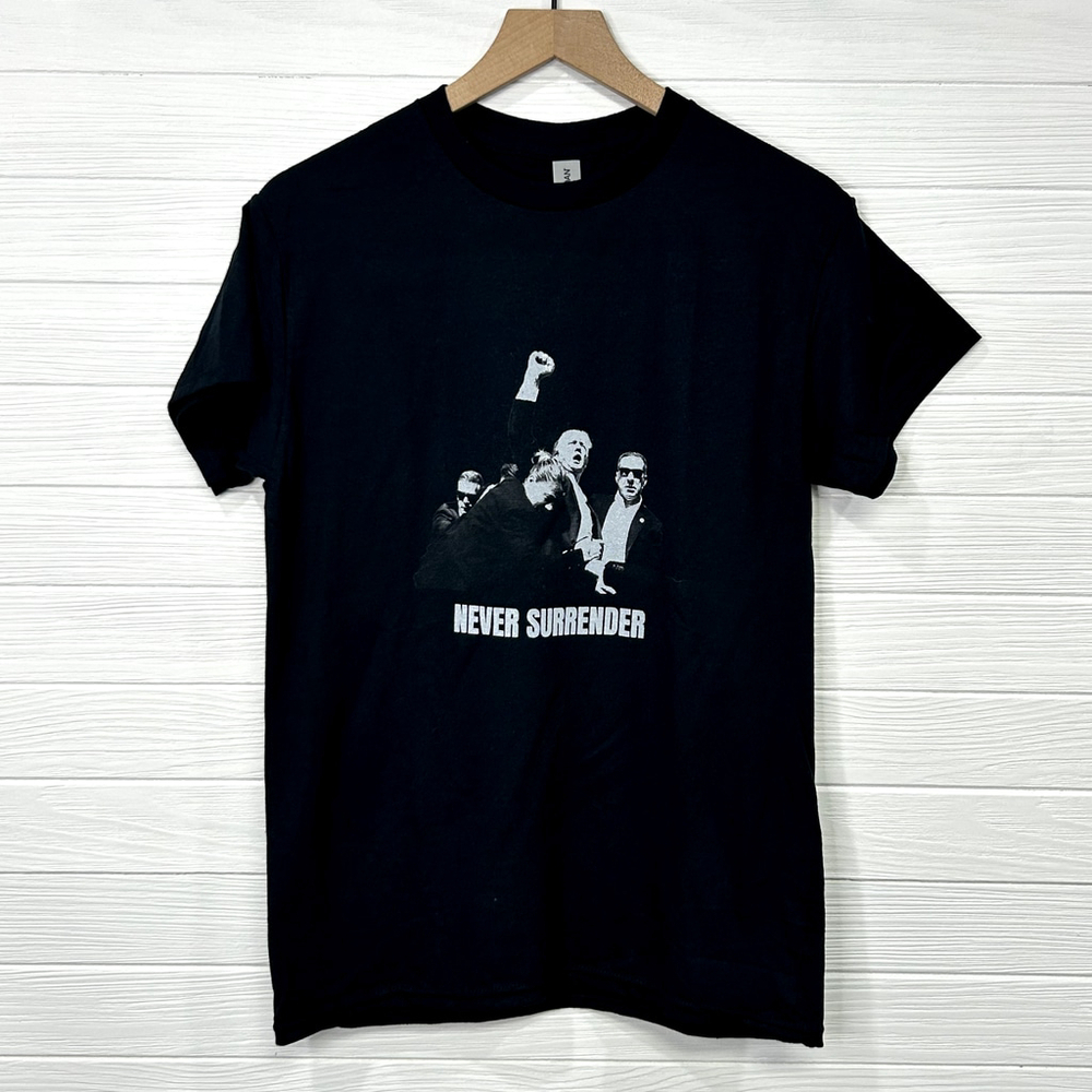 Donald Trump Never Surrender 2024 T-Shirt Gildan Black Adult Unisex Size Small
